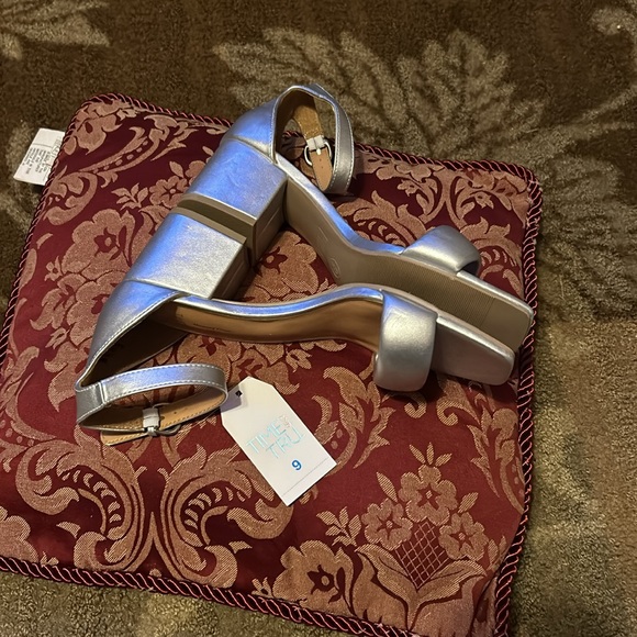 Women’s Time and Tru Silver Heels, 2 inch, comfy and cute. - Picture 3 of 4